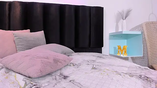 MauraGray online show from January 15, 2025, 11:30 pm