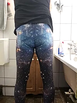 feathersify online show from October 20, 2025, 8:15 am