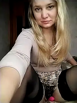 ImyoursLilu32 online show from December 23, 2024, 8:25 pm