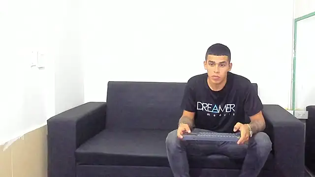 yeckodream online show from March 18, 2025, 4:04 am