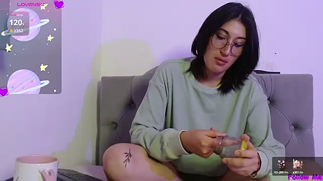 Red-moon1 online show from January 27, 2025, 2:24 pm