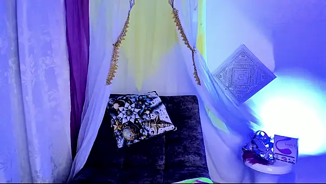 sophiaamethystt online show from March 16, 2025, 2:53 am