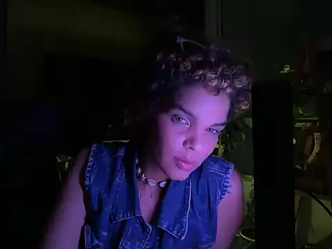 Snapshot of Ambar___ chatting on October 21, 2025, 9:43 am Ambar    online show from October 21, 2025, 9:43 am