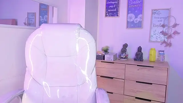 bluee hazell online show from October 21, 2025, 11:33 am