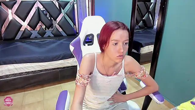 Linda4Petite online show from March 8, 2025, 9:51 pm