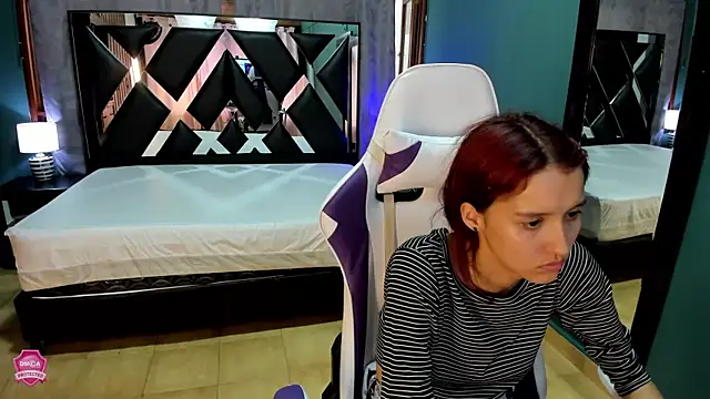 Linda4Petite online show from March 16, 2025, 7:38 pm