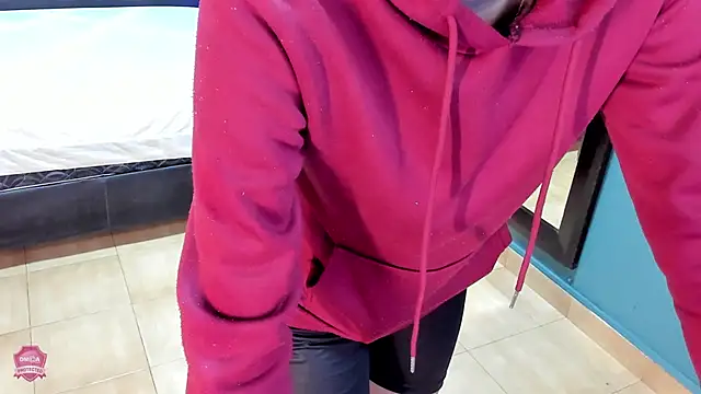 Linda4Petite online show from March 17, 2025, 6:11 pm