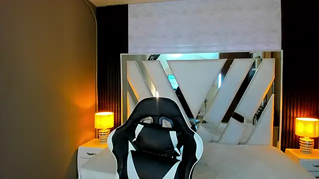 Linda4Petite online show from November 14, 2025, 6:17 pm