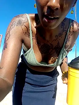 lynnkatrina online show from March 27, 2026, 1:33 pm