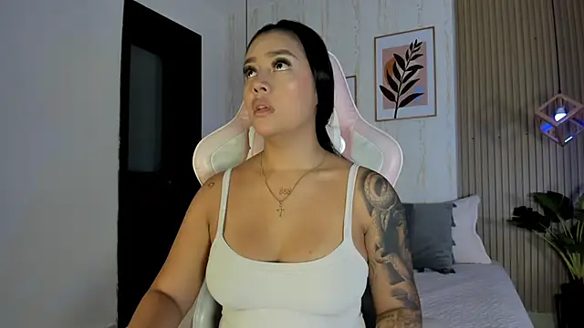 CameronCollins  online show from September 19, 2025, 7:58 pm