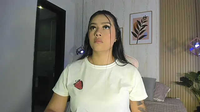 CameronCollins  online show from October 16, 2025, 7:48 pm