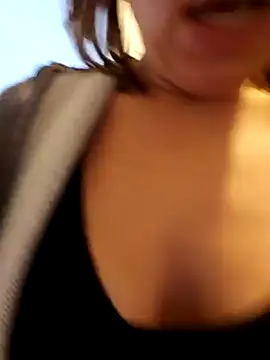 Ellie-L-Elizabeth online show from January 9, 2025, 3:01 pm