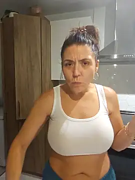 Ellie-L-Elizabeth online show from November 13, 2025, 2:32 am