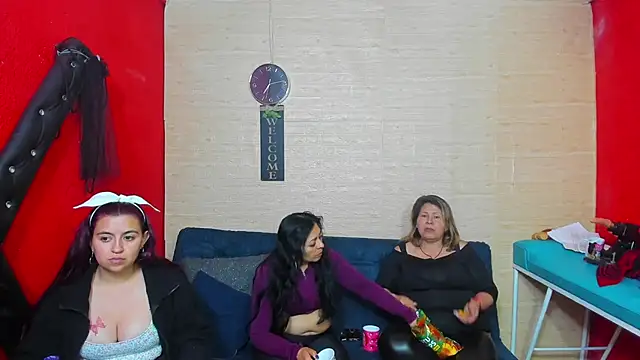 Snapshot of lesbiancuple chatting on September 22, 2025, 12:12 am lesbiancuple online show from September 22, 2025, 12:12 am