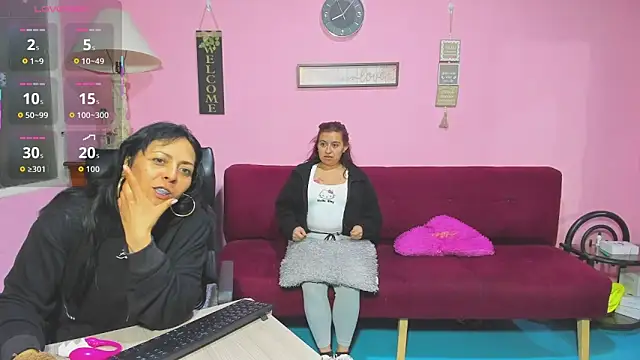 Snapshot of lesbiancuple chatting on October 13, 2025, 1:05 am lesbiancuple online show from October 13, 2025, 1:05 am