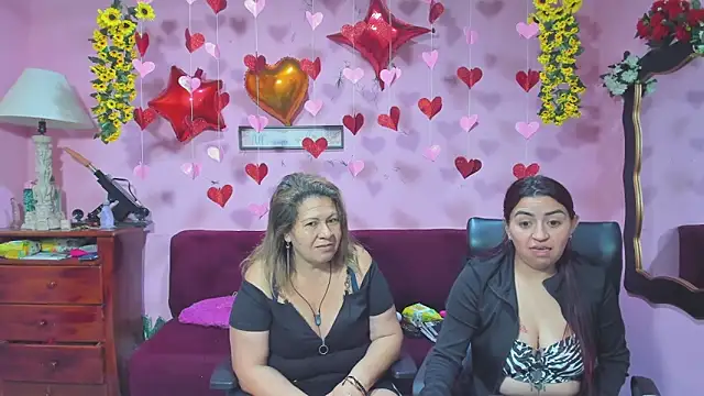 lesbiancuple online show from February 9, 2026, 12:09 pm