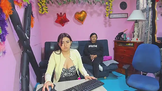 lesbiancuple online show from February 26, 2026, 11:53 am