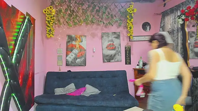 lesbiancuple online show from April 11, 2026, 11:58 am