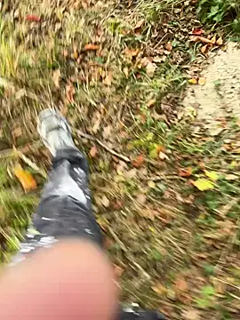 Snapshot of RenaudS-02 chatting on October 16, 2025, 1:01 pm RenaudS-02 online show from October 16, 2025, 1:01 pm