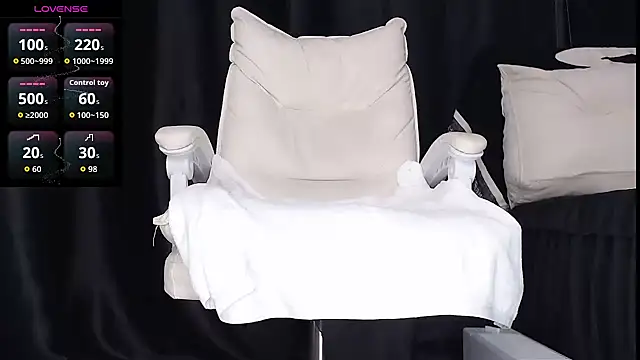 qianqian  online show from November 25, 2025, 9:53 am