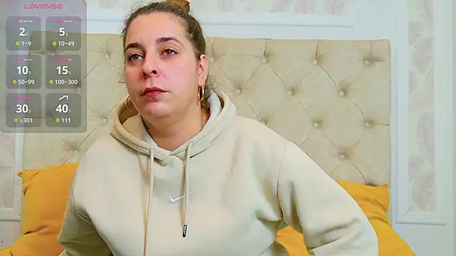 KarinaNoir online show from November 6, 2025, 3:40 am