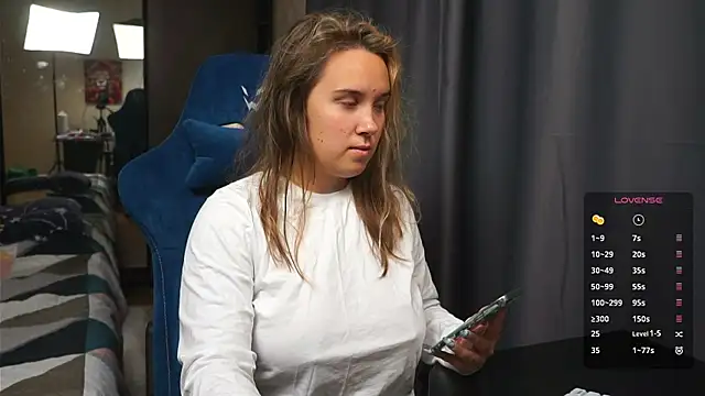 Sandra SW  online show from October 15, 2025, 6:46 am