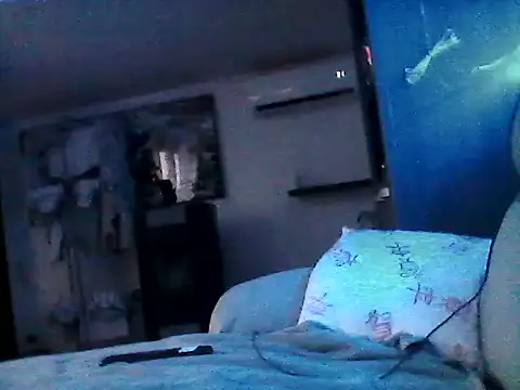 Snapshot of mickzizi chatting on December 10, 2024, 8:19 am mickzizi online show from December 10, 2024, 8:19 am