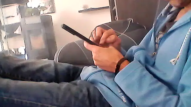 Snapshot of mickzizi chatting on October 9, 2025, 10:13 am mickzizi online show from October 9, 2025, 10:13 am