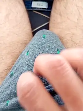 mickzizi online show from April 23, 2026, 12:15 pm