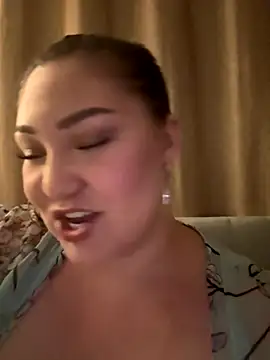 Snapshot of RosieDixx chatting on October 8, 2025, 3:37 am RosieDixx online show from October 8, 2025, 3:37 am