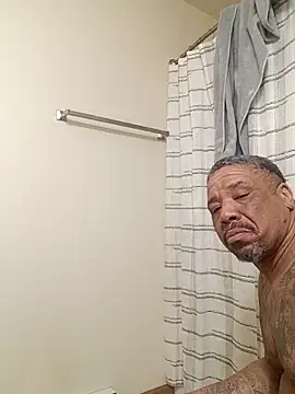 yellowwetfox online show from March 28, 2026, 6:02 am