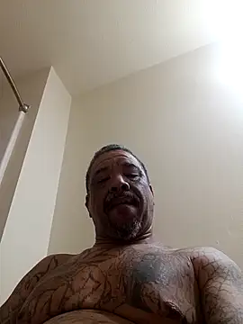 yellowwetfox online show from April 10, 2026, 4:23 pm