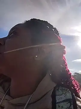 markquanna online show from November 4, 2025, 5:23 pm