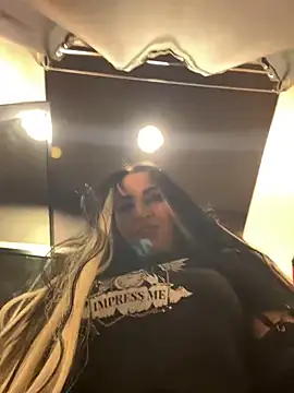 CrazzyChicks online show from January 26, 2025, 8:03 am