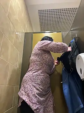 CrazzyChicks online show from September 17, 2025, 6:15 am