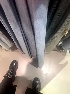 CrazzyChicks online show from October 2, 2025, 7:15 am