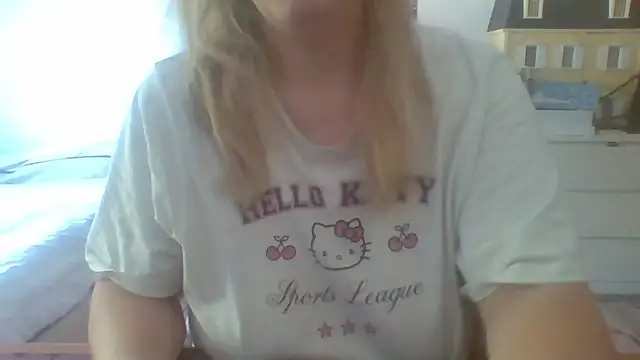 Snapshot of BondageGirl35 chatting on March 28, 2026, 8:14 am BondageGirl35 online show from March 28, 2026, 8:14 am