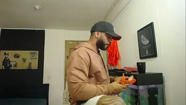 romeolovedark online show from January 29, 2025, 6:54 am