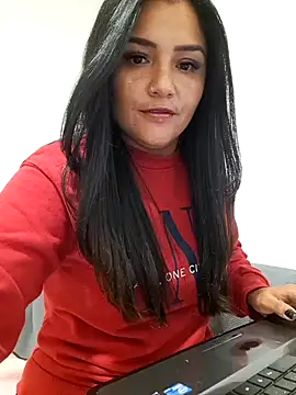 Snapshot of laura_dirtyhot chatting on December 12, 2024, 8:53 pm laura dirtyhot online show from December 12, 2024, 8:53 pm