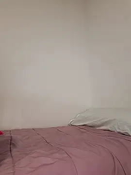 Snapshot of laura_dirtyhot chatting on December 17, 2024, 8:01 am laura dirtyhot online show from December 17, 2024, 8:01 am