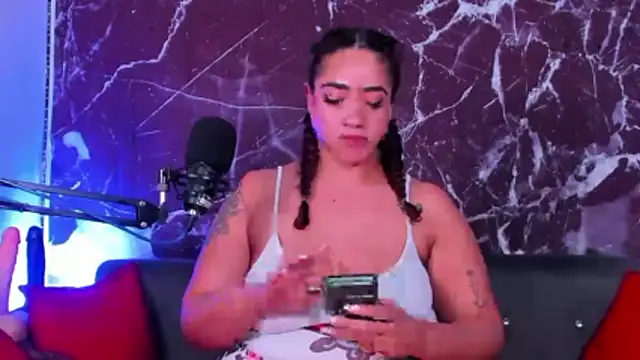 HannaMiillsxh online show from February 3, 2026, 2:44 pm