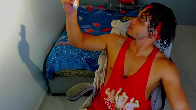 Snapshot of Kris_Khalifa69 chatting on January 16, 2026, 1:37 pm Kris Khalifa69 online show from January 16, 2026, 1:37 pm