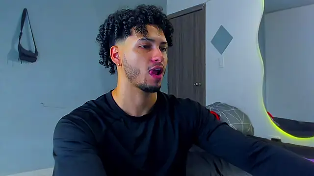 Snapshot of Kris_Khalifa69 chatting on February 8, 2026, 5:38 pm Kris Khalifa69 online show from February 8, 2026, 5:38 pm