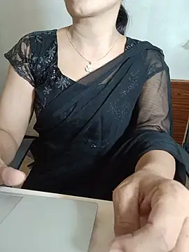 Snapshot of Chanchal--Navya chatting on May 24, 2026, 5:40 pm Chanchal--Navya online show from May 24, 2026, 5:40 pm