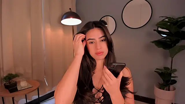 LiaPearce online show from December 17, 2024, 12:54 pm