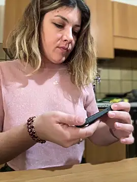 Snapshot of DaisyVibesss chatting on January 17, 2025, 9:28 am DaisyVibesss online show from January 17, 2025, 9:28 am