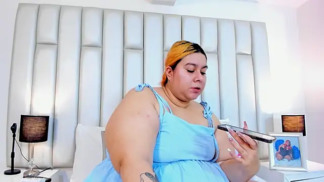 aandreaperez online show from February 12, 2025, 11:40 am