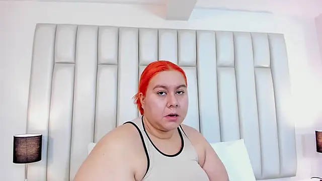 aandreaperez online show from February 19, 2025, 11:49 am