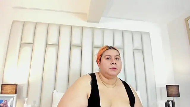 aandreaperez online show from October 21, 2025, 11:33 am