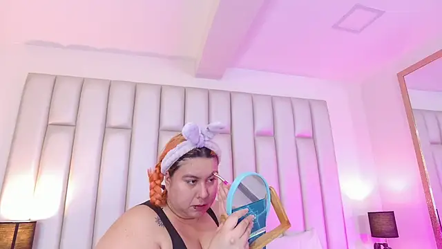 aandreaperez online show from January 7, 2026, 11:45 am